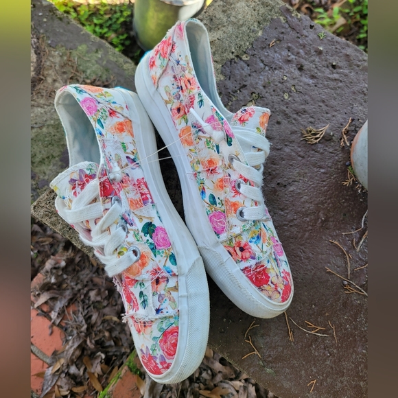 Beautiful floral Spring pair of Blowfish Malibu vegan sneaks, sz 8 in EUC - Picture 2 of 12